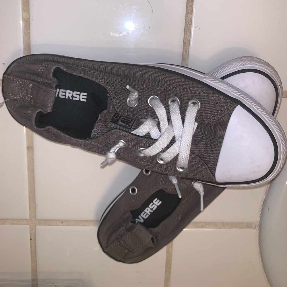 Size 7 women’s converse